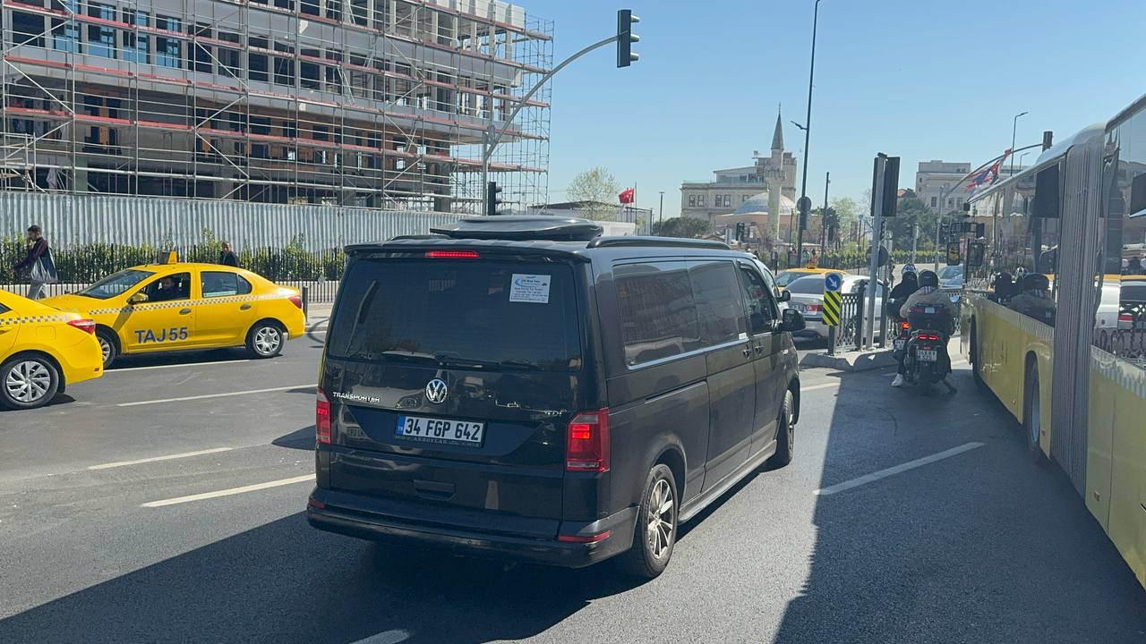 Eminönü'nde İETT otobüsü arızalandı, trafik felç oldu