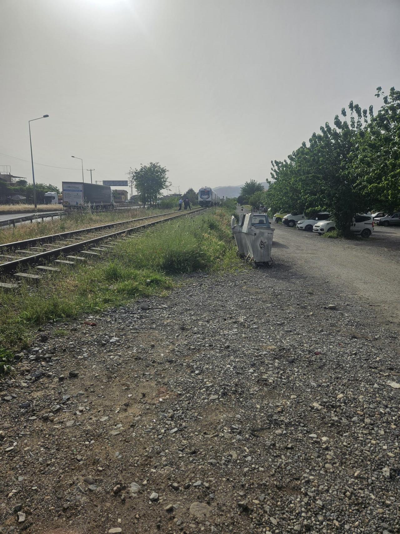 Aydın'da tren kapalı bariyeri aşan motosiklete çarptı