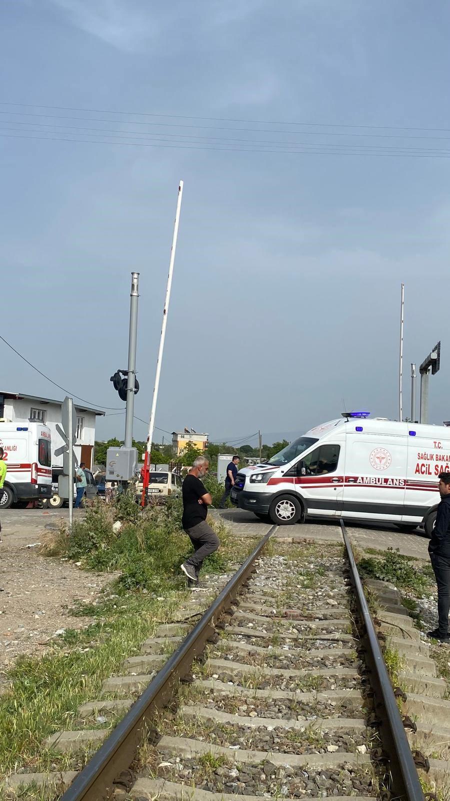 Aydın'da tren kapalı bariyeri aşan motosiklete çarptı