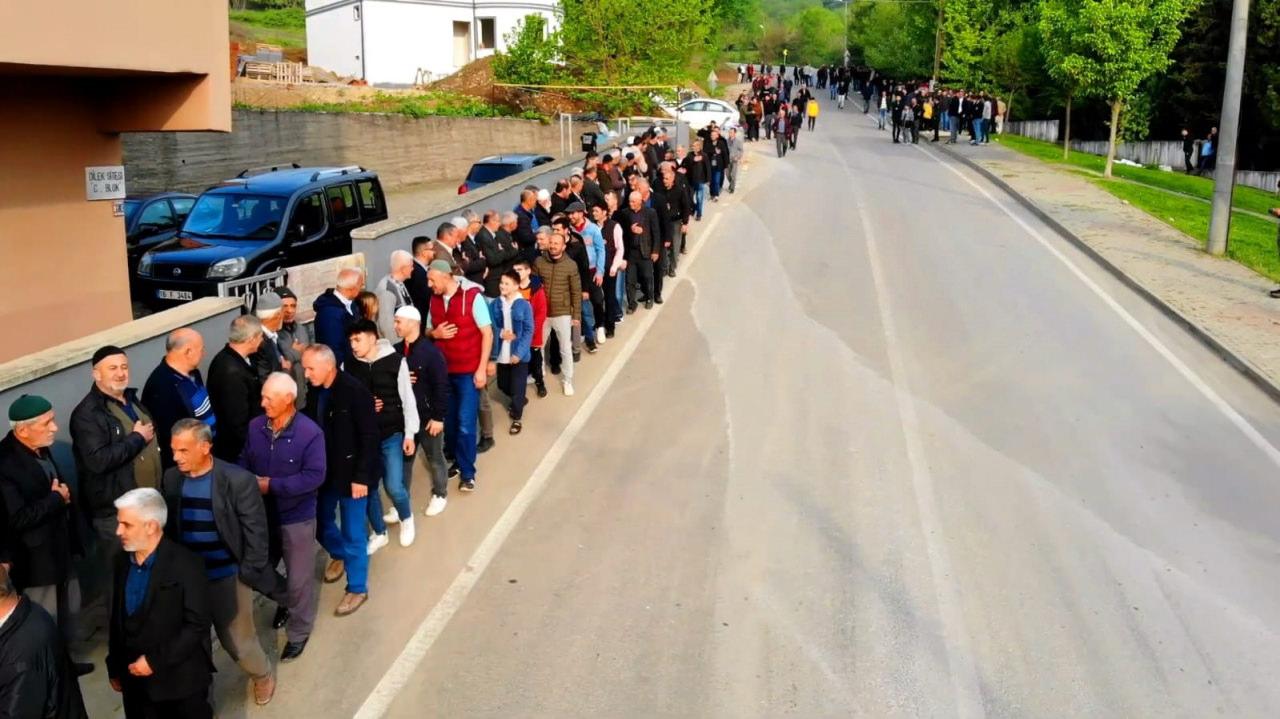 Bayramlaşma kuyruğu 1 kilometreyi buldu!