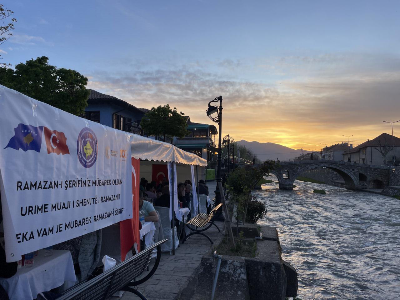 KFOR bünyesinde görevli Türk askeri, Kosova'da Kadir Gecesi dolayısıyla iftar verdi