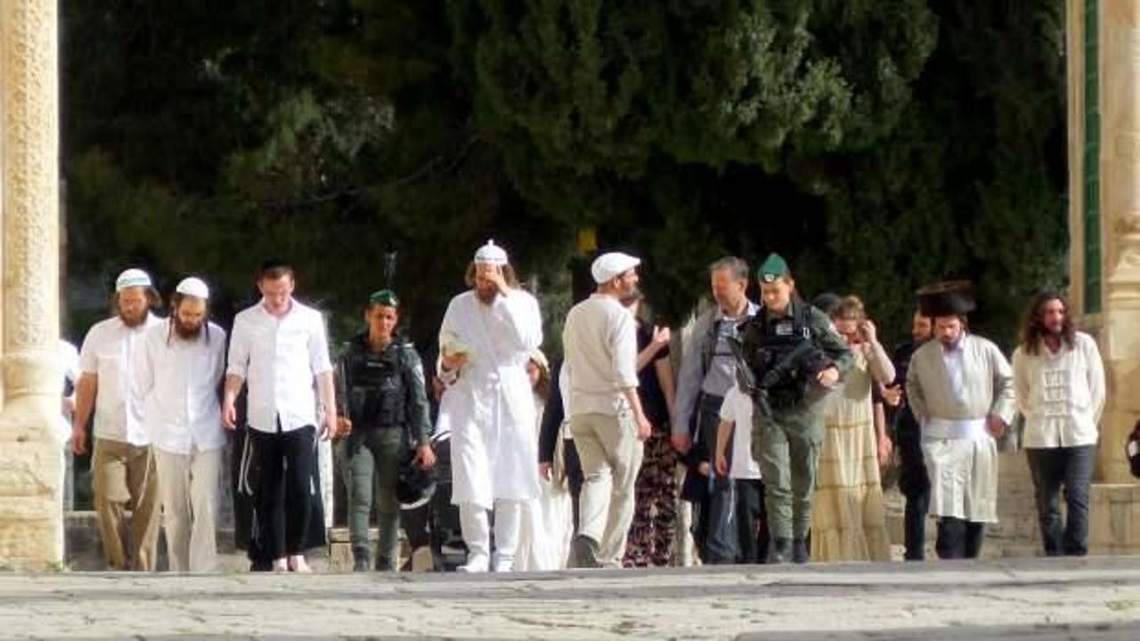 Fanatik Yahudi yerleşimciler Mescid-i Aksa’ya baskın düzenledi