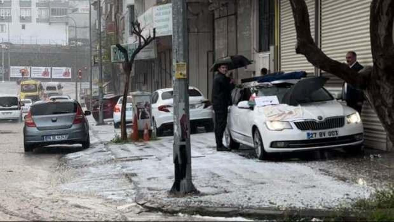 Gaziantep’te dolu sürücülere ve yayalara zor anlar yaşattı