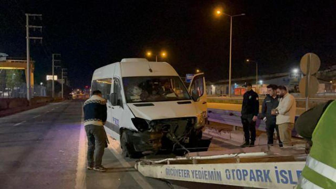 Kocaeli’nde işçi servisi bariyere çarptı: 5 yaralı