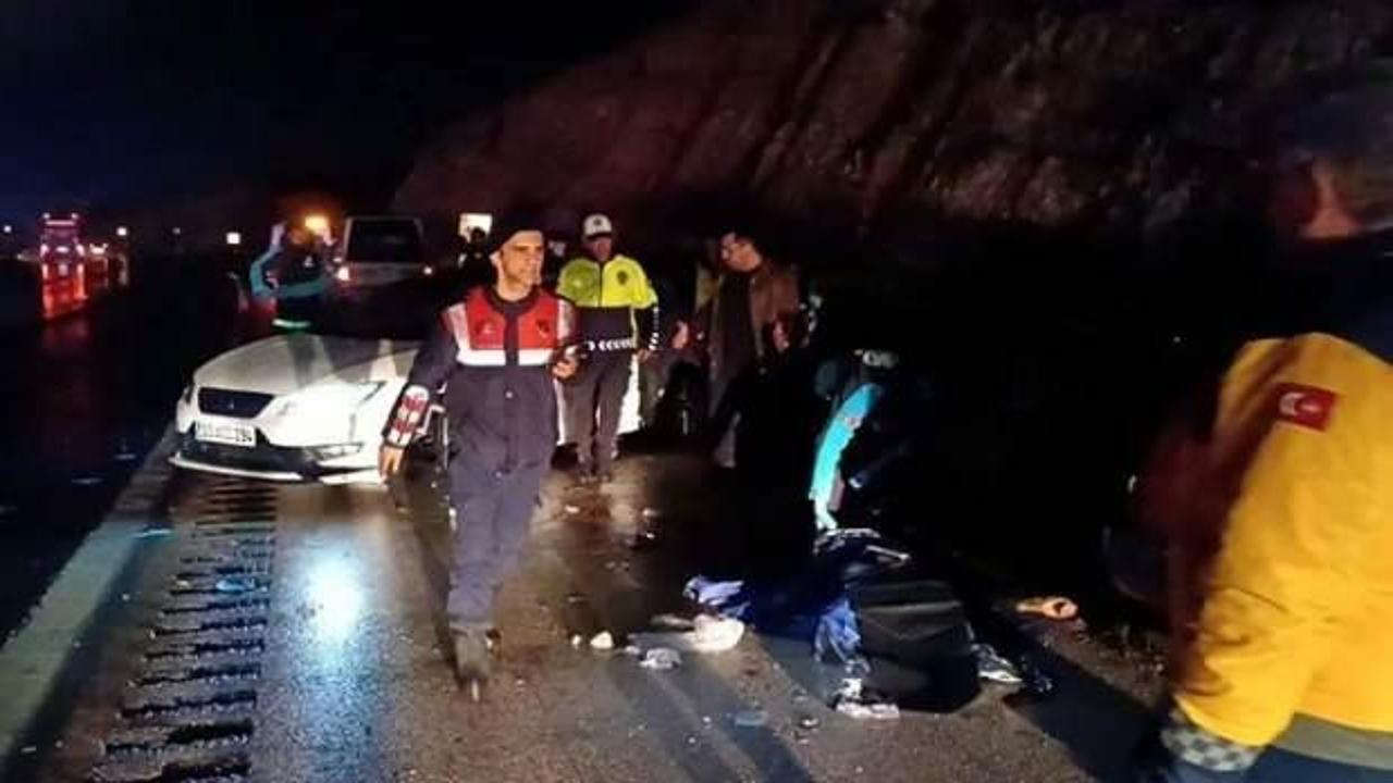 Otomobil, kaza yapan araca çarptı: 2 ölü 7 yaralı