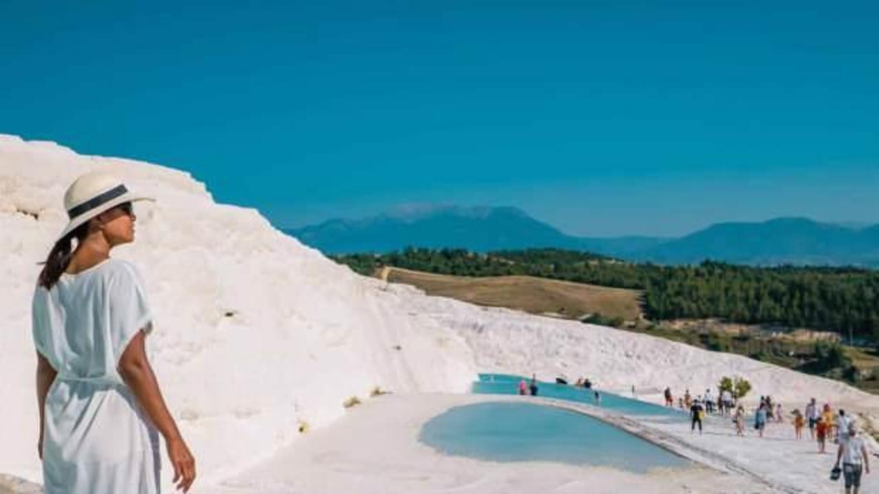 Pamukkale’yi bayram tatilinin 6 gününde yaklaşık 50 bin ziyaretçi gezdi