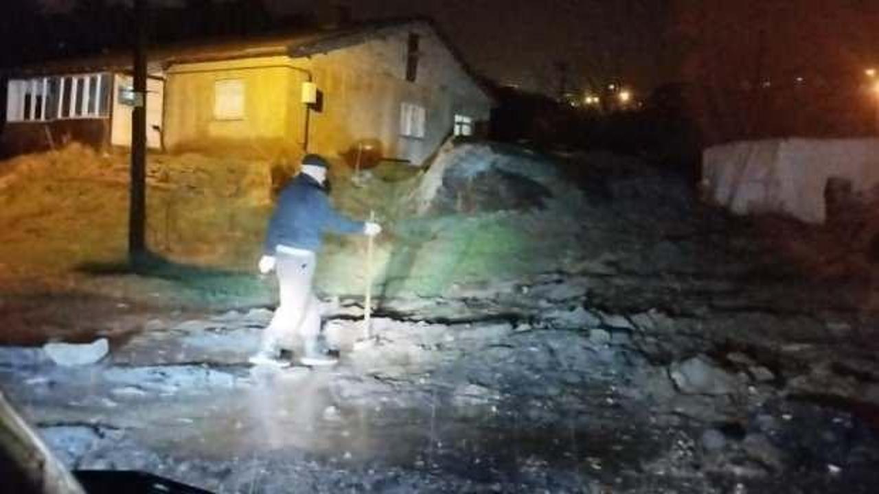 Sağanak yağış sele dönüştü