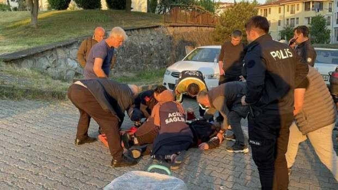 Virajı alamayan motokurye yola savruldu