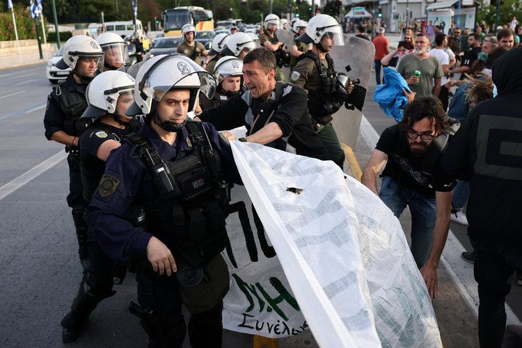 Atina'da Filistin'e destek eyleminde polis göstericilere biber gazıyla müdahale etti