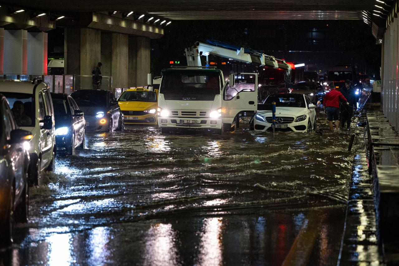 Ankara'da sağanak 2. gününde! Vatandaşların çilesi kamerada