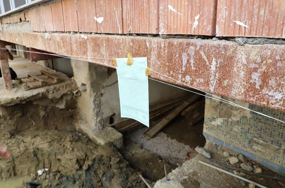 Kirişleri Kesilen 4 Katlı Bina Mühürlendi