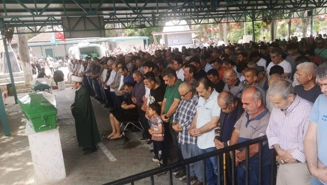 Silifke’de Otomobilin Ağaçlara Çarpması: 1 Ölü, 5 Yaralı