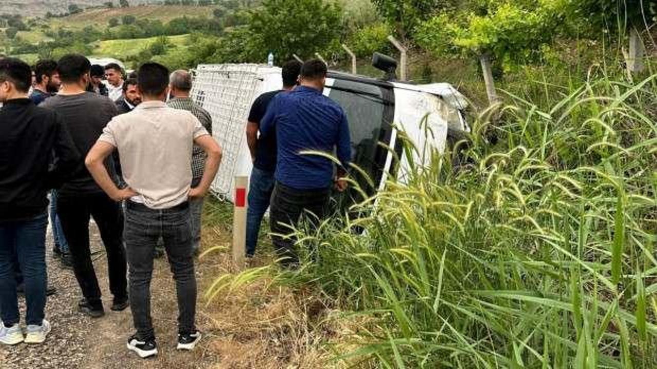 Adıyaman’da minibüs devrildi: 14 yaralı