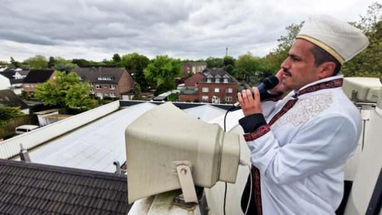 Almanya’da Müslümanları sevince boğan ezan kararı!