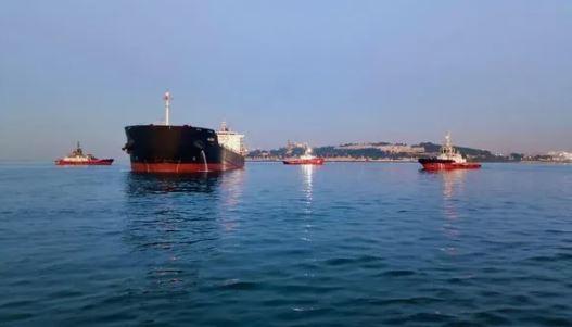 İstanbul Boğazı'nda gemi trafiği askıya alındı!