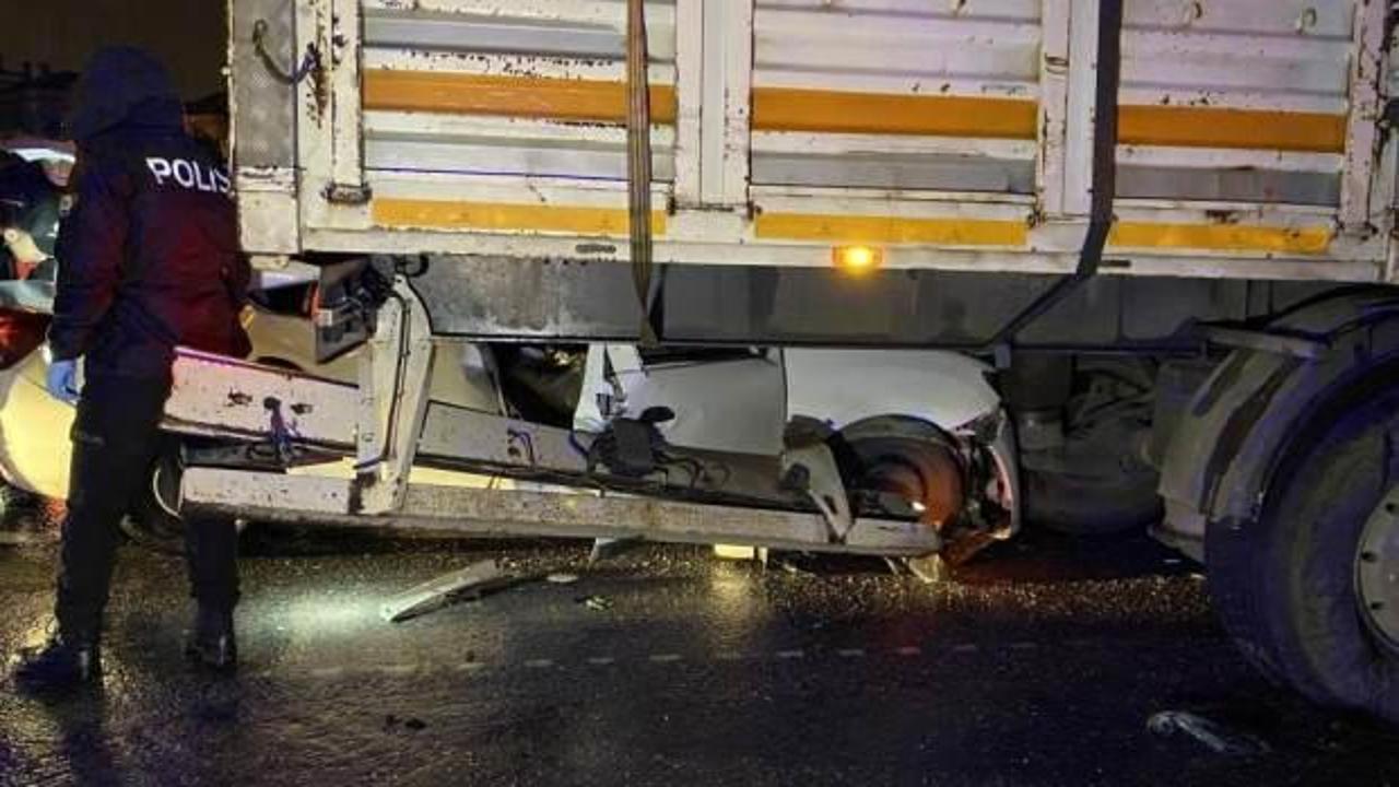 Dehşet verici kaza: TIR’ın altına girdi