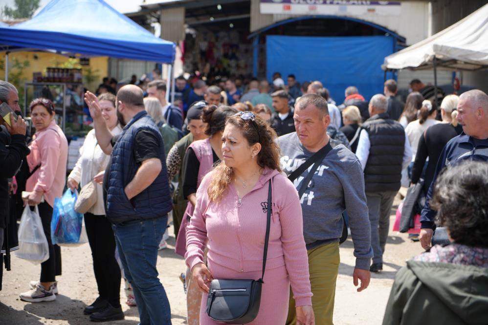 Edirne’de Bulgarların alışveriş mesaisi sürüyor