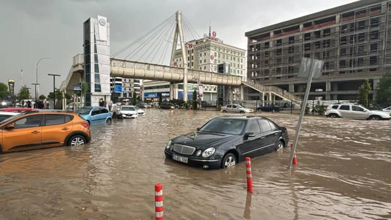 Elazığ dolu ve sağanağa teslim oldu