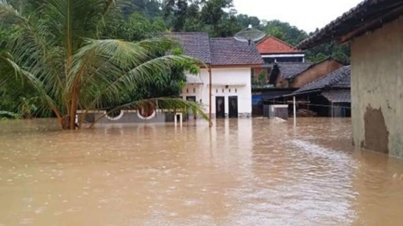 Endonezya’da sel: 34 ölü