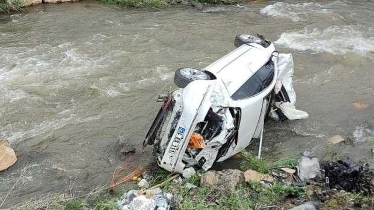 Erzincan’da otomobil dereye devrildi: 1 ölü, 1 yaralı
