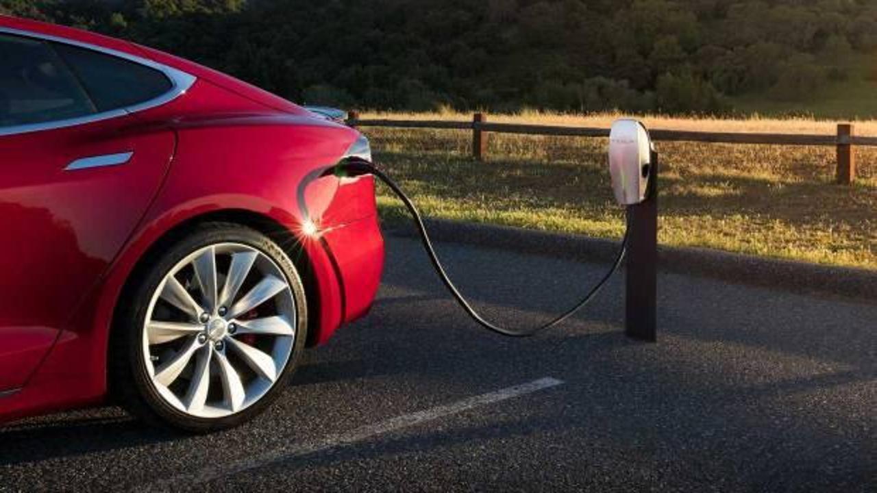 Islak havlu kullanarak Tesla’nın şarj hızını artırdılar!