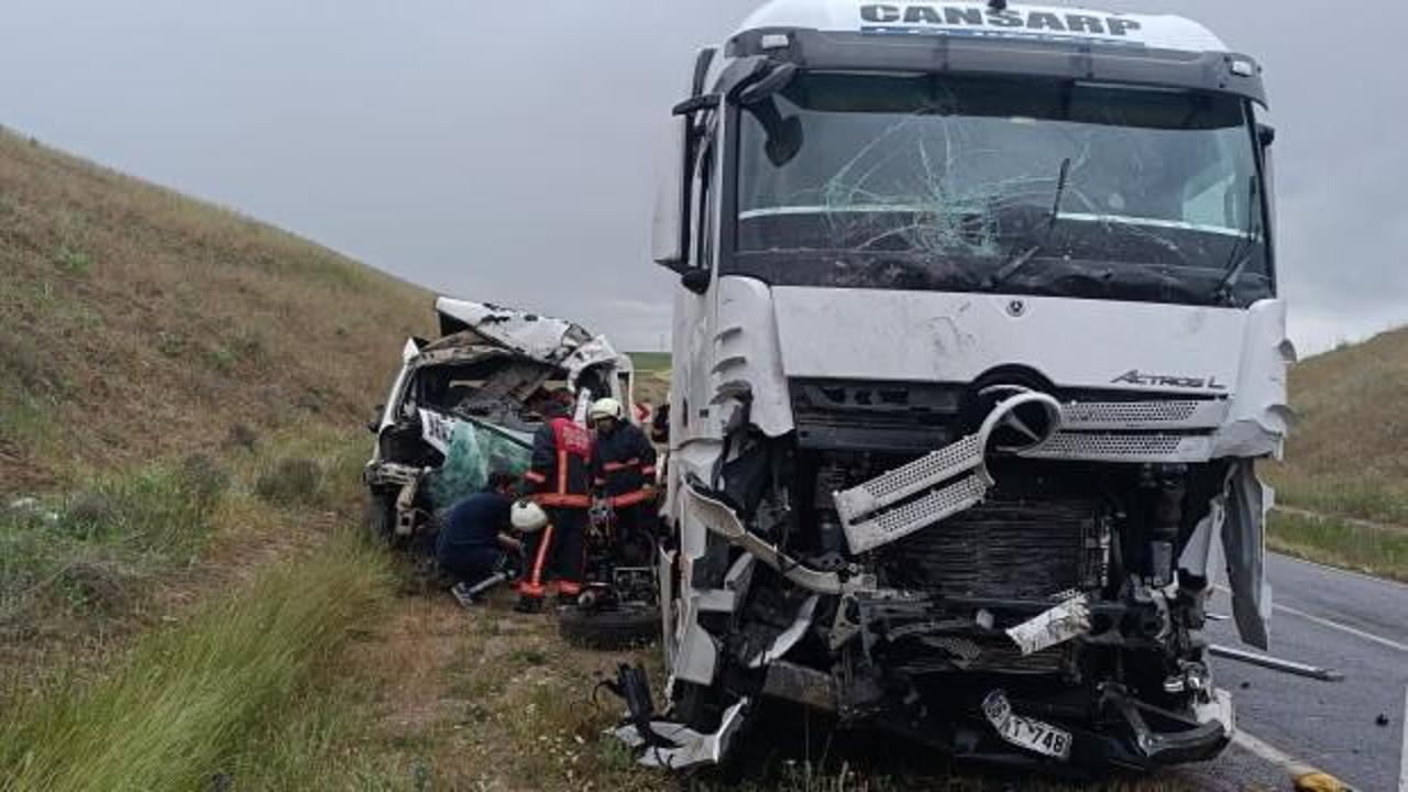 Malatya’da tır ile kamyonet çarpıştı! 1 kişi öldü