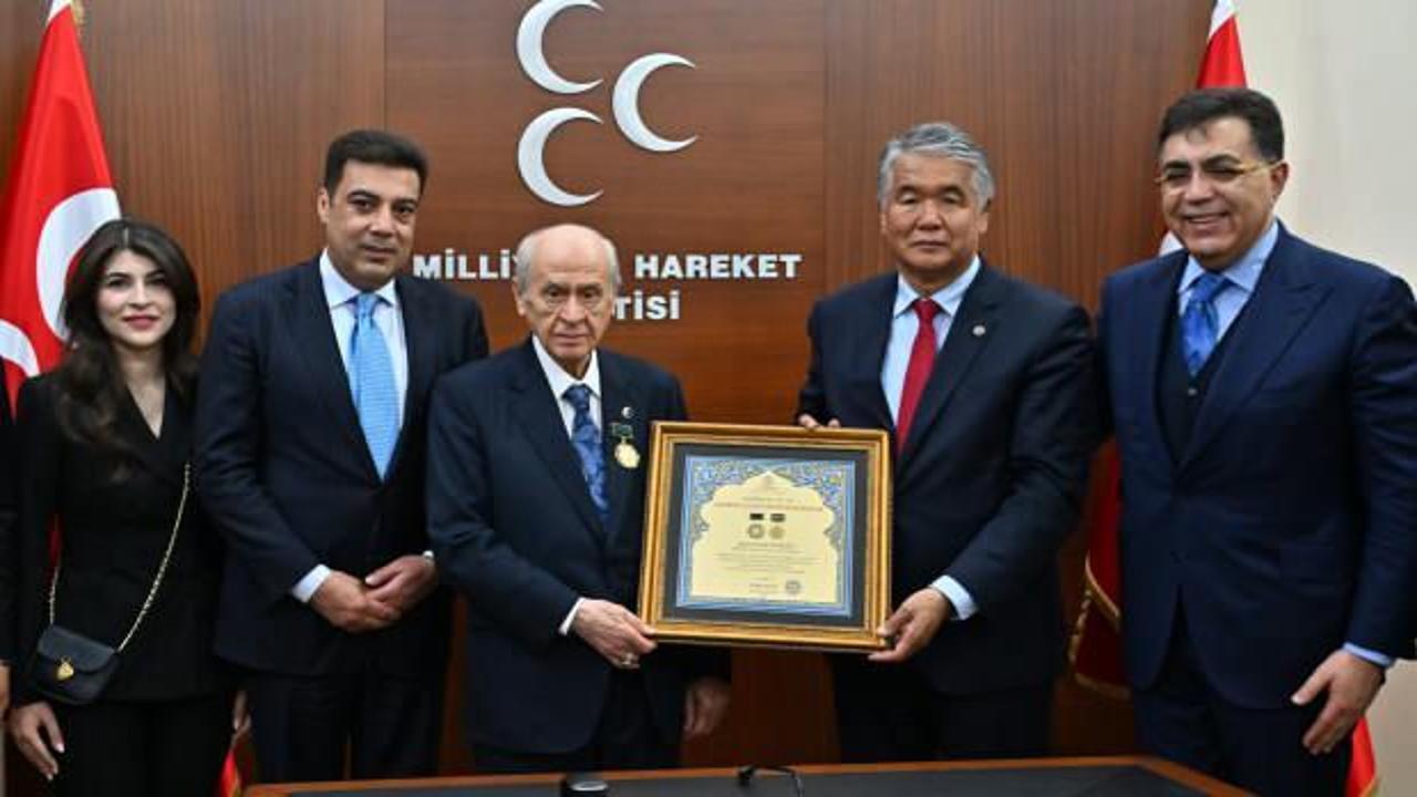 MHP Genel Başkanı Bahçeli’ye “Ahmed Cevad Onur Madalyası” verildi