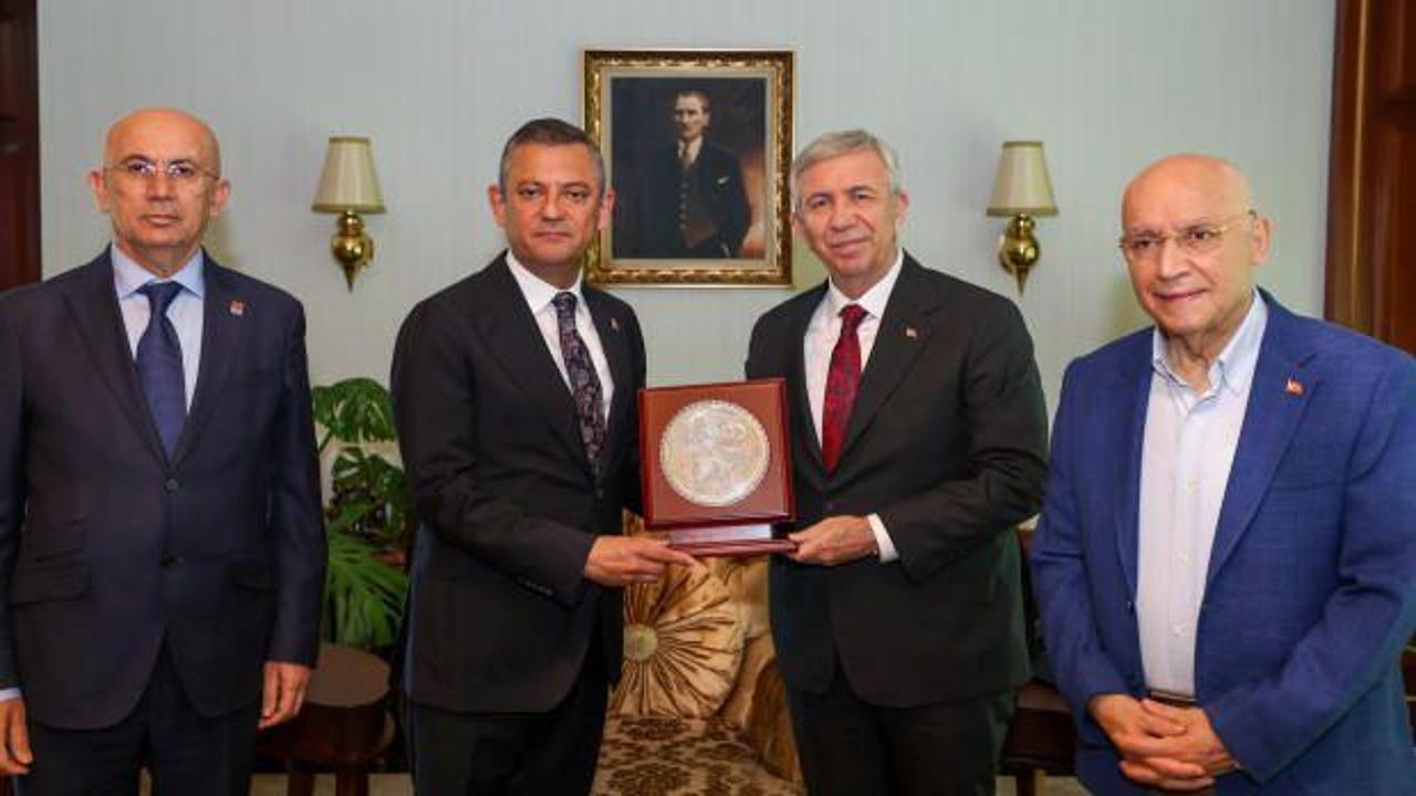 Özgür Özel’den Mansur Yavaş’a ‘hayırlı olsun’ ziyareti