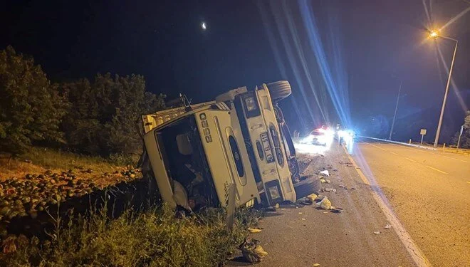 Akşehir Yakınlarında Karpuz Yüklü Kamyon Devrildi: 1 YaralıAkşehir Yakınlarında Karpuz Yüklü Kamyon Devrildi: 1 Yaralı