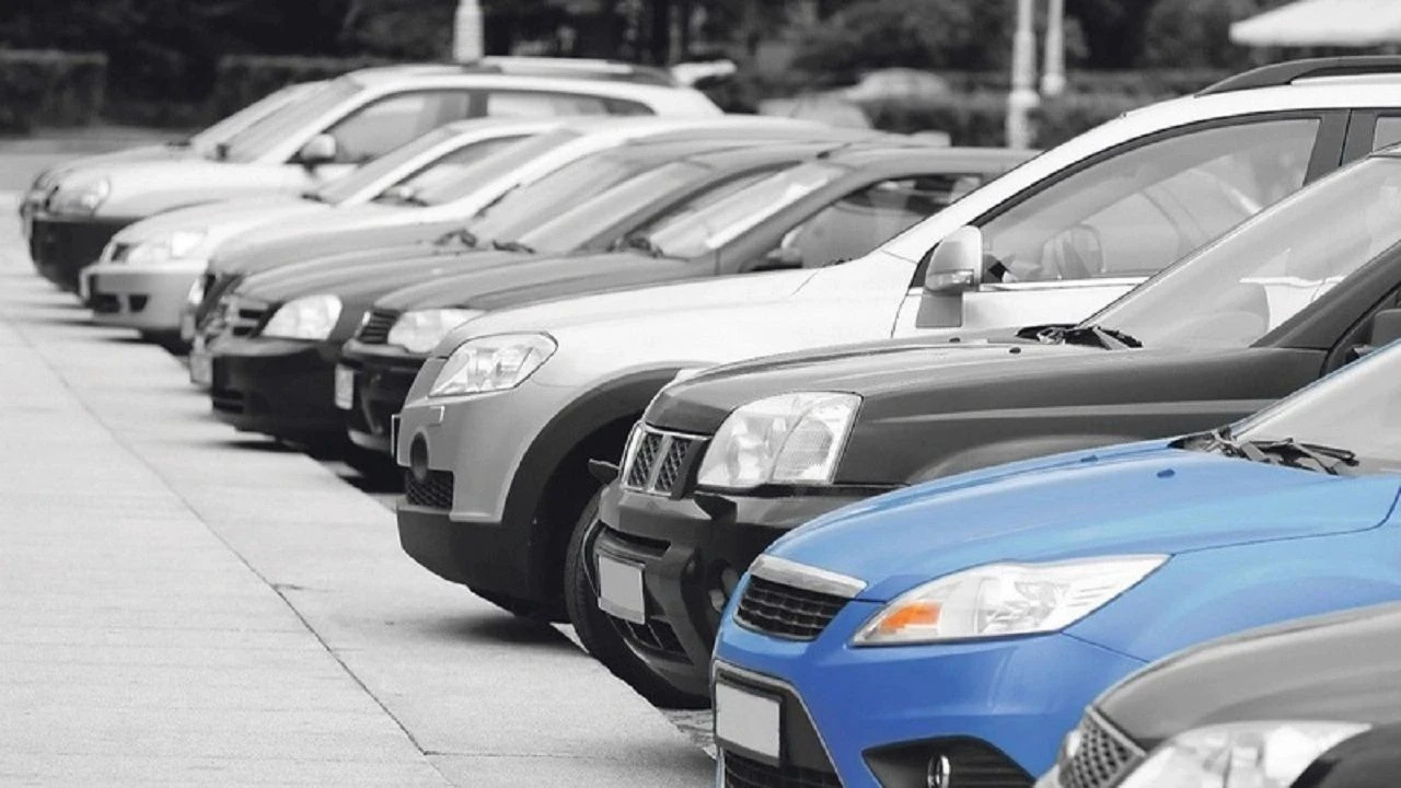 Otomobil Piyasasında Talep Düştü, Fiyatlar Yükseldi
