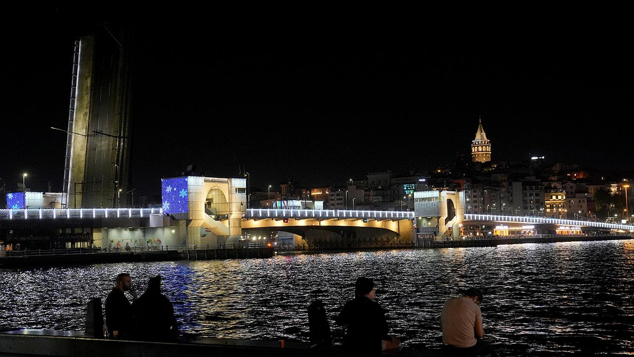 Galata Köprüsü Gece Saatlerinde Trafiğe Kapatıldı