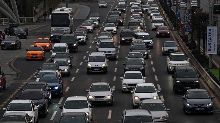 Yıl Sonu Yoğunluğu Sürücüleri Bezdiriyor: AVM’ye Gidemeden Geri Döndüler