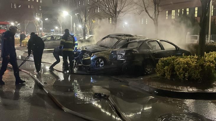 Eskişehir’de Otopark Yangını İki Araç Küle Döndü