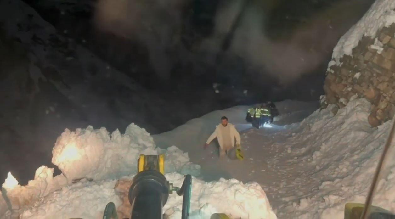 Kar ve Çığ Yolu Kapattı: Maden İşçileri 3 Gün Sonra Kurtarıldı